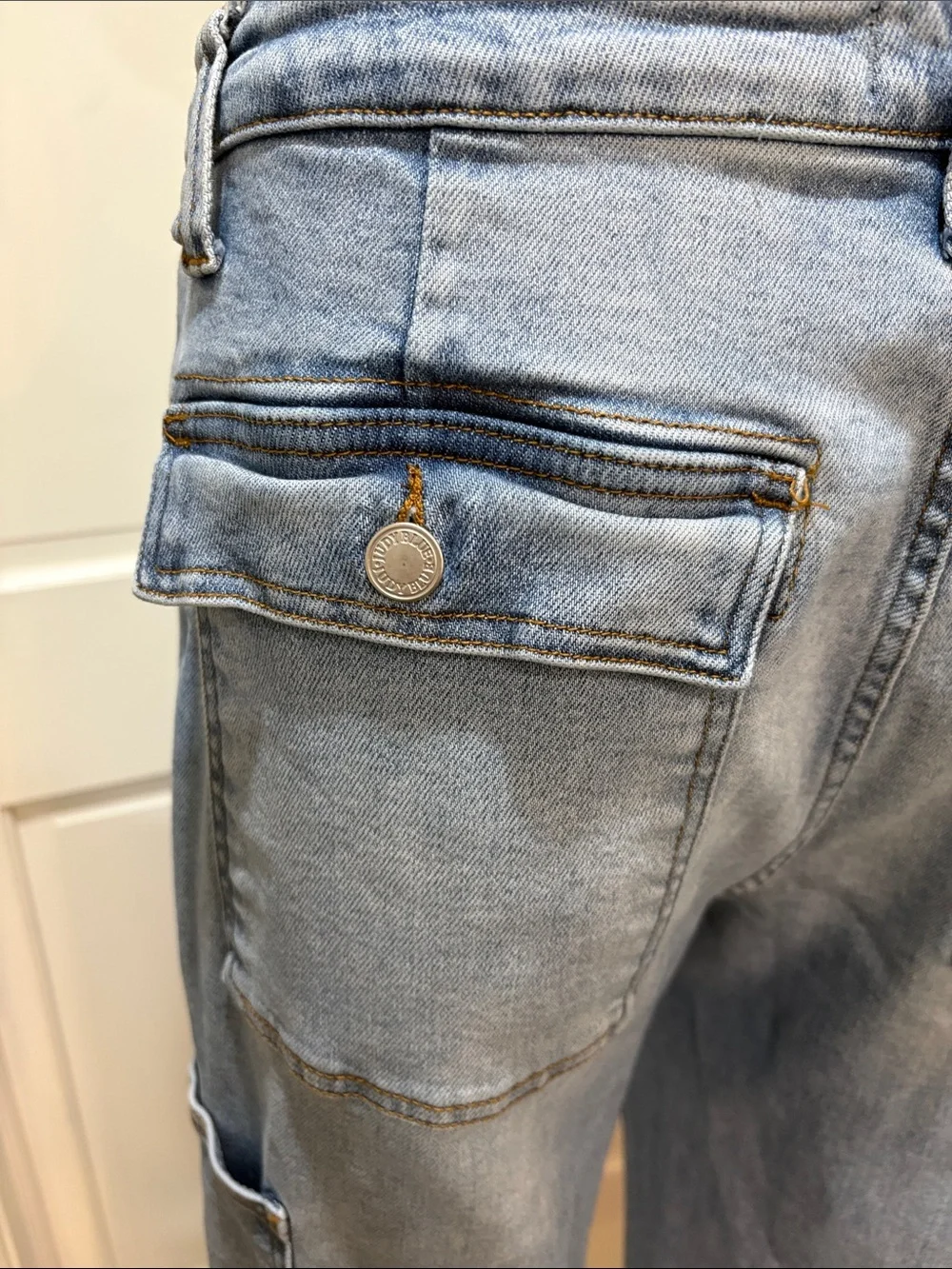 Judy Blue sz 15/32 straight leg light wash jeans with hip pockets